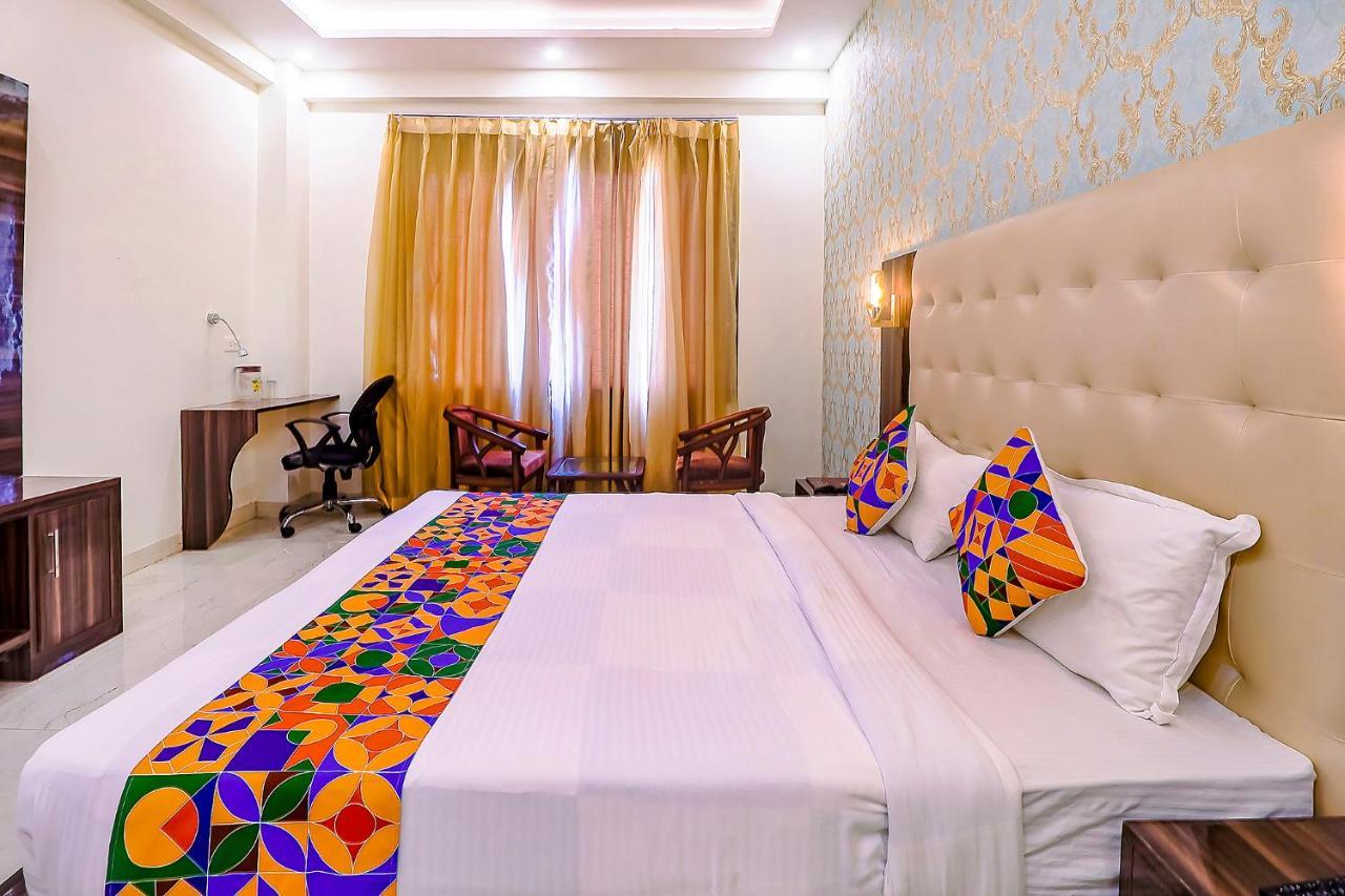 Fabhotel Swess Grand Агра Екстериор снимка