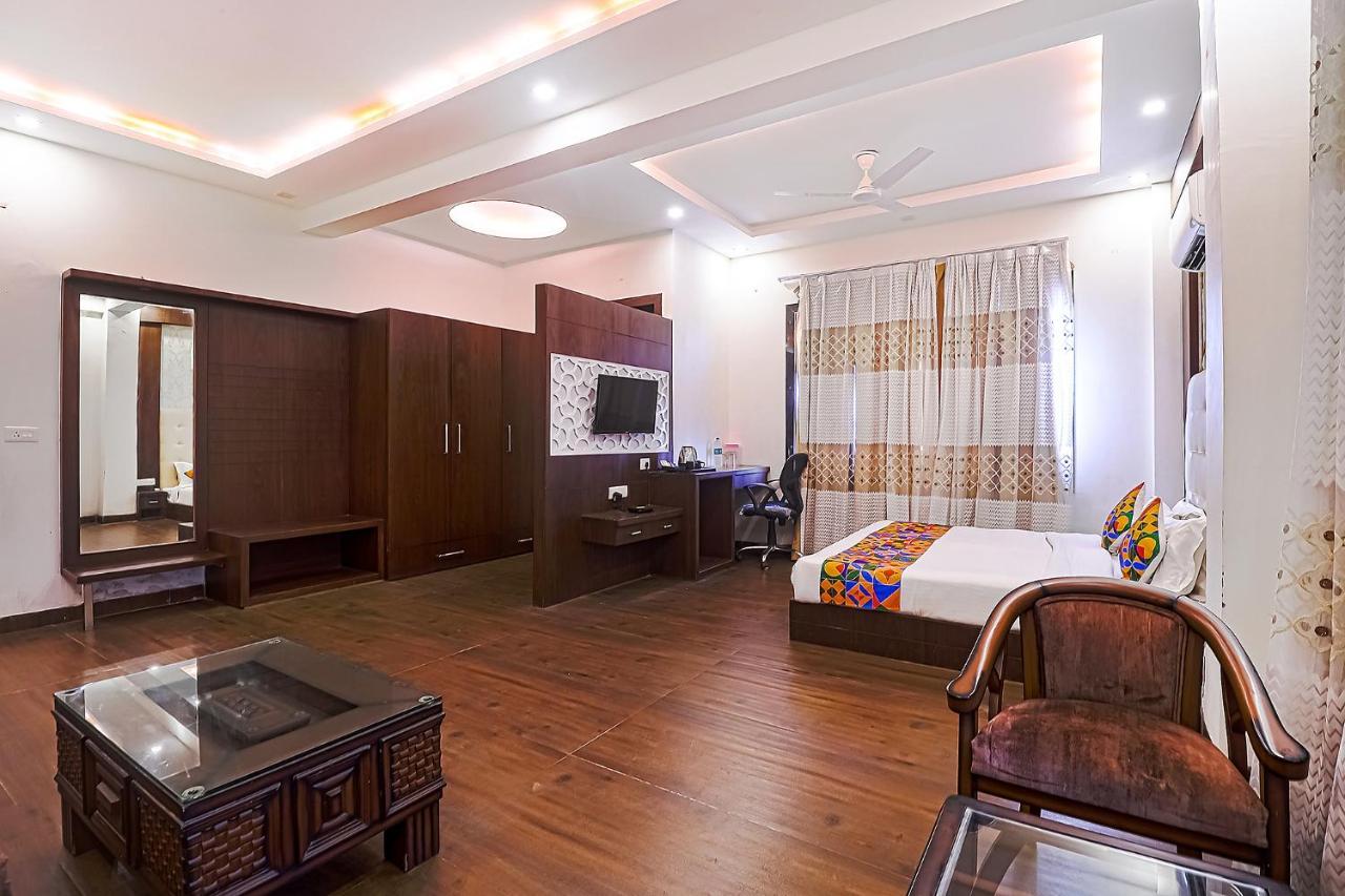 Fabhotel Swess Grand Агра Екстериор снимка