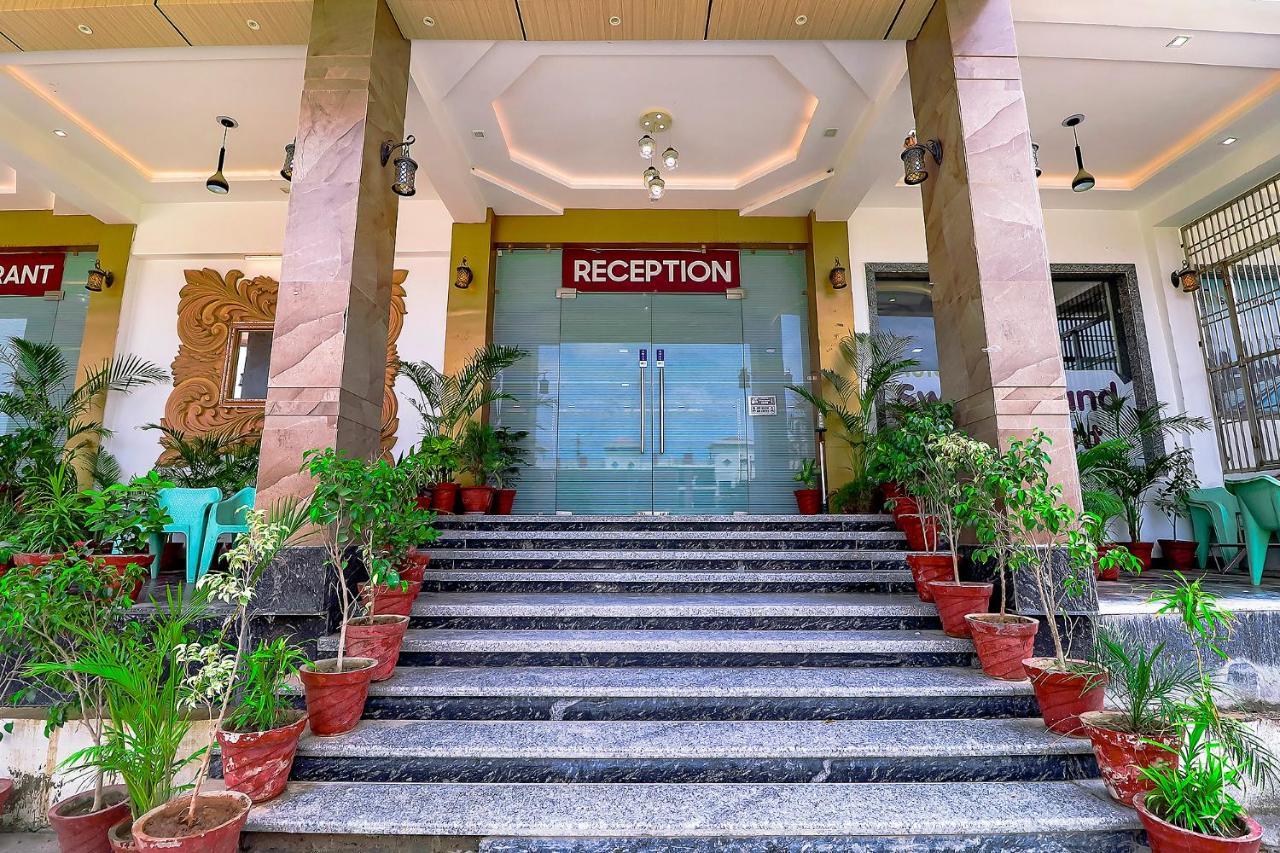 Fabhotel Swess Grand Агра Екстериор снимка