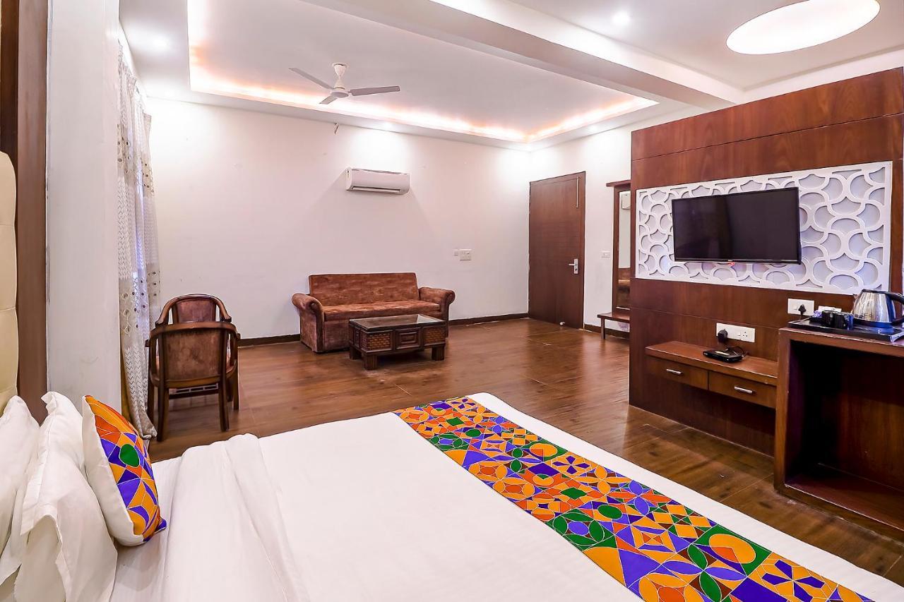 Fabhotel Swess Grand Агра Екстериор снимка