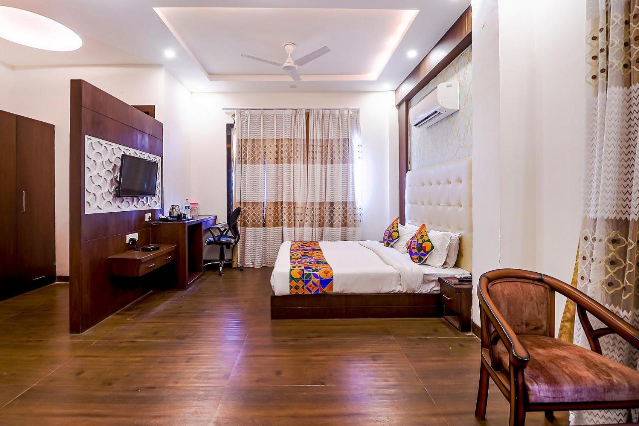 Fabhotel Swess Grand Агра Екстериор снимка