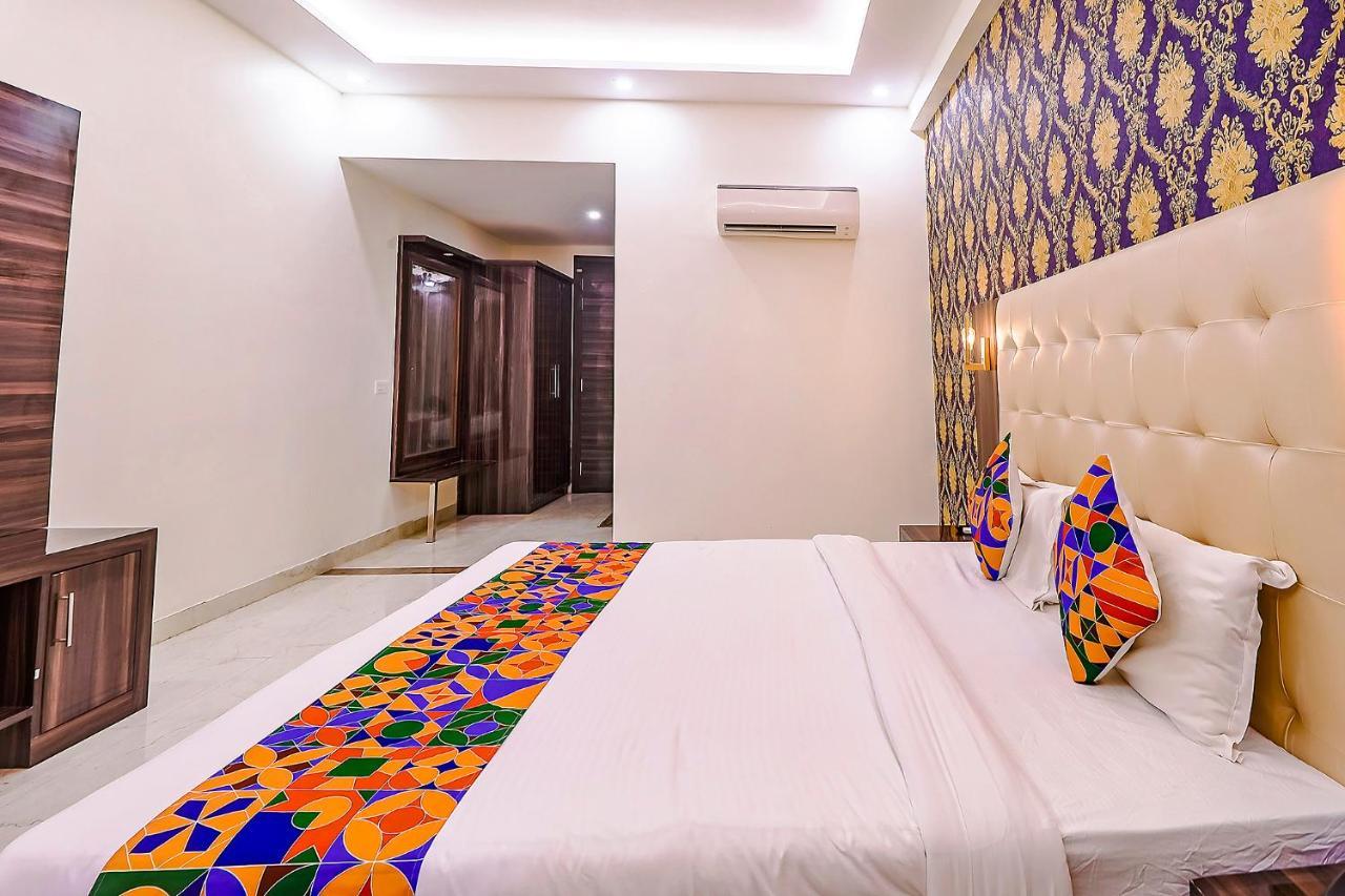 Fabhotel Swess Grand Агра Екстериор снимка